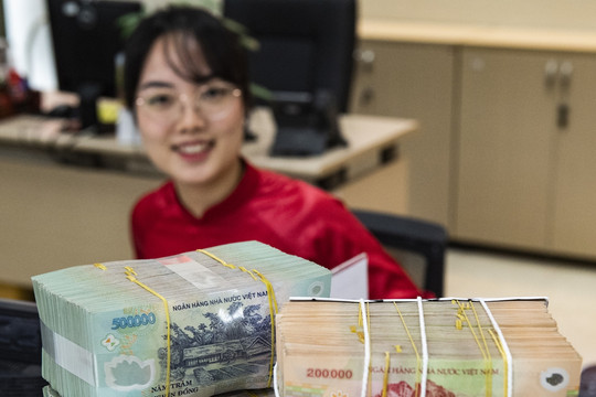 Lãi suất ngân hàng hôm nay 19/11/2024: Thêm ngân hàng tăng hai lần trong tháng