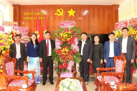 Trưởng Ban Tuyên giáo Tỉnh ủy chúc mừng một số cơ sở giáo dục nhân Ngày Nhà giáo Việt Nam 20/11