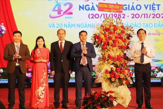 Đắk Nông gặp mặt kỷ niệm 42 năm Ngày Nhà giáo Việt Nam