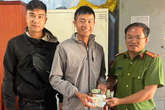 Một người dân ở Đắk Nông nhặt được của rơi tìm người trả lại
