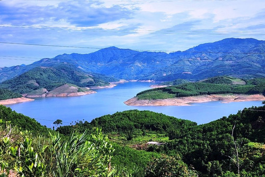 Quảng Nam, Kon Tum lại động đất gây rung lắc
