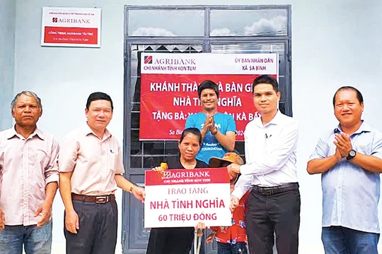 Hỗ trợ đồng bào dân tộc thiểu số vươn lên thoát nghèo