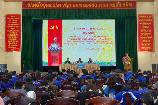Chủ tịch UBND huyện Lâm Hà đối thoại với thanh niên