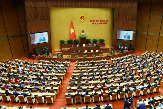 Quốc hội thảo luận và biểu quyết thông qua nhiều đạo luật quan trọng
