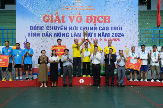 Trường THCS Nguyễn Du và TP. Gia Nghĩa vô địch giải bóng chuyền hơi tỉnh Đắk Nông