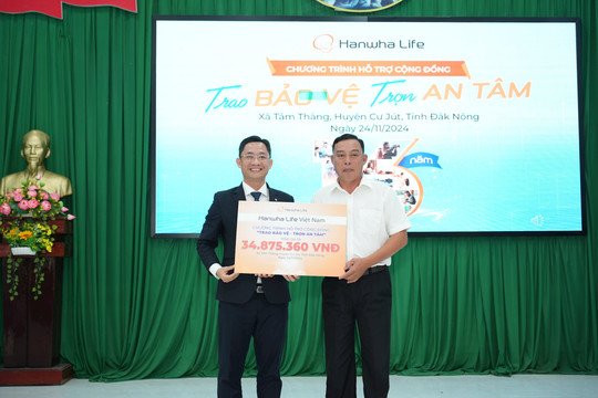 Hanwha Life tặng thẻ BHYT cho đồng bào dân tộc thiểu số tỉnh Đắk Nông