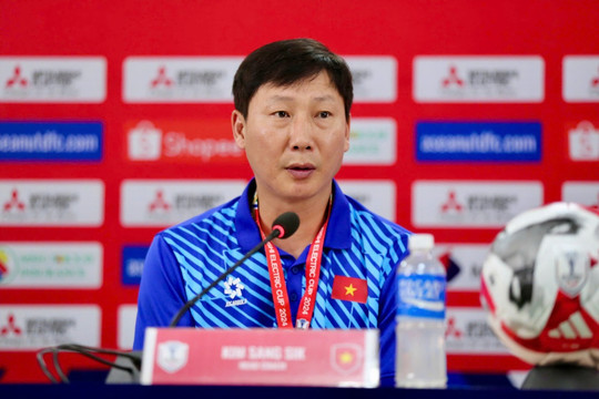 HLV Kim Sang Sik: 'Chiến thắng quan trọng nhưng vẫn còn nhiều điều cần cải thiện'