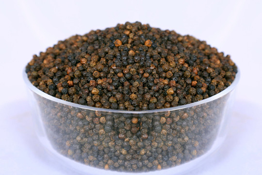 Giá tiêu hôm nay 13/12/2024: Quay đầu giảm đến 2,000 đồng/kg