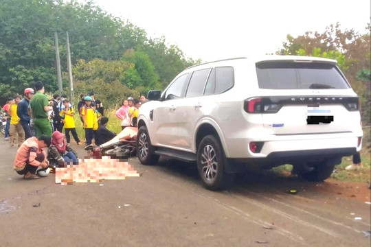 Đắk Nông: Ô tô va chạm xe máy khiến 2 học sinh tử vong