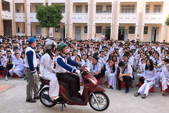 Chấp hành pháp luật về ATGT đường bộ là một trong những tiêu chí xếp loại hạnh kiểm với học sinh