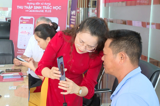 Ngân hàng "chạy nước rút" hỗ trợ sinh trắc học cho khách hàng trước ngày 1/1/2025