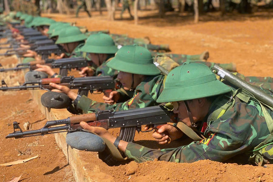 Lực lượng quân sự tỉnh Đắk Nông "vượt nắng, thắng mưa, say sưa luyện tập"