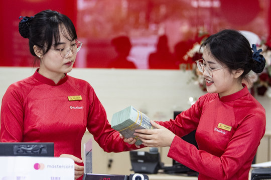 Lãi suất ngân hàng hôm nay 19/12/2024: Gửi tiền kỳ hạn 3 tháng ở đâu cao nhất?