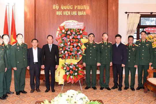 Chủ tịch UBND tỉnh Lâm Đồng chúc mừng Học viện Lục quân nhân Kỷ niệm 80 năm Ngày thành lập Quân đội Nhân dân Việt Nam