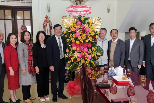 Lãnh đạo TP Đà Lạt thăm, chúc mừng các cơ sở tôn giáo nhân Lễ Giáng sinh năm 2024
