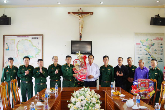 Bộ đội Biên phòng Đắk Nông chúc mừng các cơ sở tôn giáo