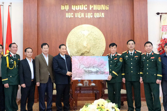 Quyền Bí thư Tỉnh uỷ Lâm Đồng thăm, chúc mừng Học viện Lục quân nhân kỷ niệm 80 năm Ngày thành lập Quân đội Nhân dân Việt Nam