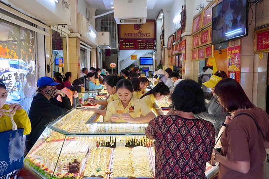 Giá vàng chiều 25/12/2024: Vàng miếng và vàng nhẫn ngang giá