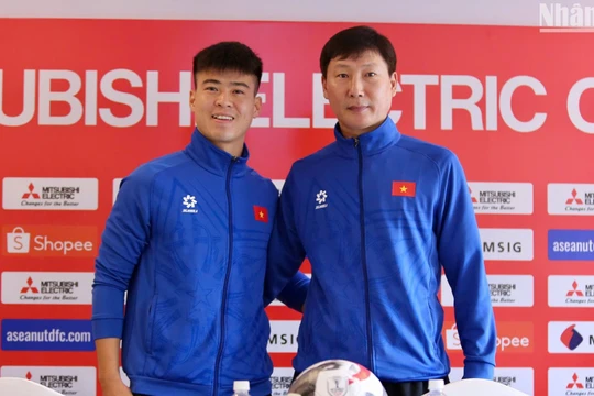 HLV Kim Sang Sik: “Đội tuyển Việt Nam cùng hướng tới chiến thắng”