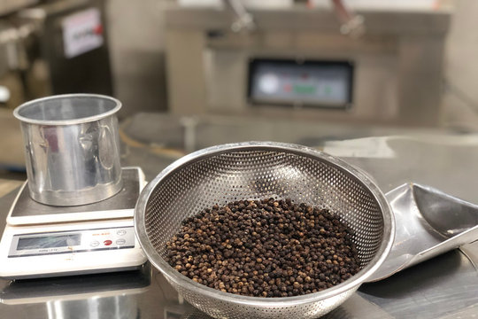 Giá tiêu hôm nay 30/12/2024: Tăng đến 2.000 đồng/kg tuần qua do yếu tố đầu cơ?