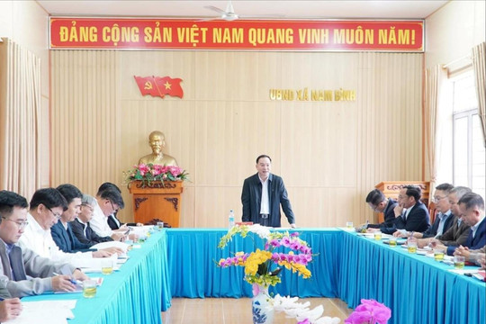 Đồng chí Hồ Xuân Trường làm việc với xã Trường Xuân và Nam Bình