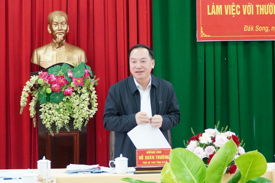Đồng chí Hồ Xuân Trường làm việc với Thường trực Huyện ủy Đắk Song