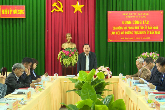 Đồng chí Hồ Xuân Trường làm việc với Thường trực Huyện ủy Đắk Song
