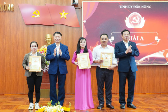 Báo chí góp phần quan trọng trong tuyên truyền, xây dựng chỉnh đốn Đảng