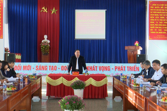 Đồng chí Hồ Xuân Trường làm việc tại huyện Cư Jút