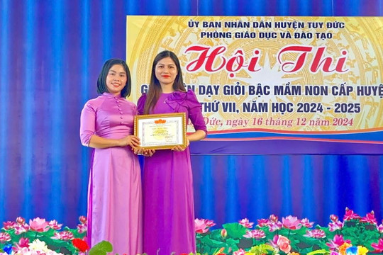 Trao giải giáo viên dạy giỏi ở huyện biên giới Đắk Nông