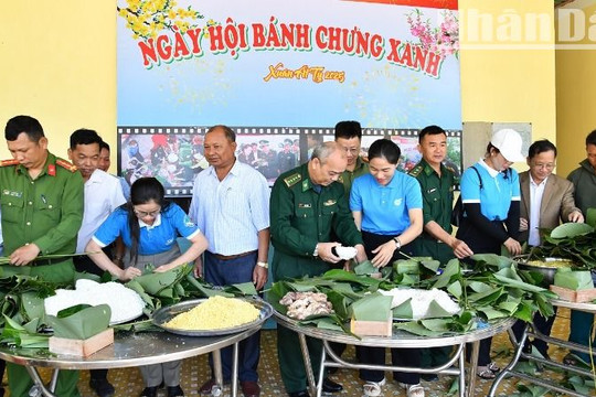 Tặng hơn 1.000 chiếc bánh chưng và 269 suất quà cho gia đình khó khăn tại xã biên giới ở tỉnh Đắk Lắk