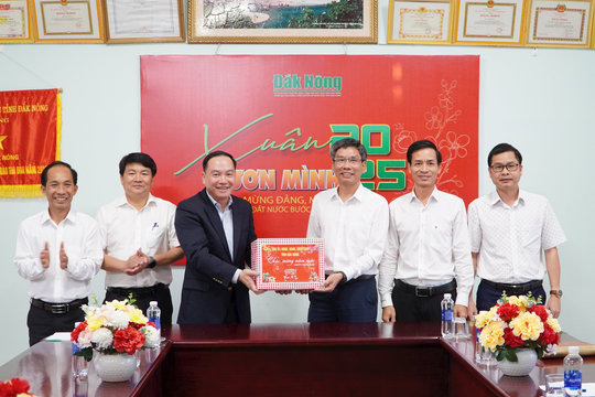Đồng chí Hồ Xuân Trường thăm, chúc tết Báo Đắk Nông, Trung tâm Bảo trợ xã hội tỉnh