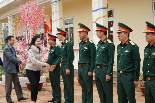 Đồng chí Tôn Thị Ngọc Hạnh thăm, chúc tết tại Đắk Song
