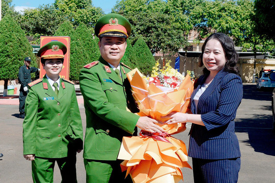 Phó Chủ tịch nước Võ Thị Ánh Xuân thăm, chúc Tết cán bộ, chiến sĩ Trung đoàn Cảnh sát cơ động Tây Nguyên