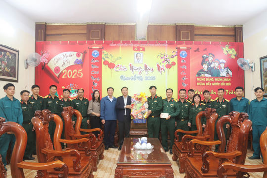 Bí thư Thành ủy Bảo Lộc Tôn Thiện Đồng thăm, tặng quà các cơ quan, đơn vị trực Tết
