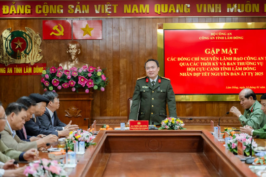 Công an tỉnh gặp mặt cán bộ hưu trí dịp Tết Nguyên đán 2025