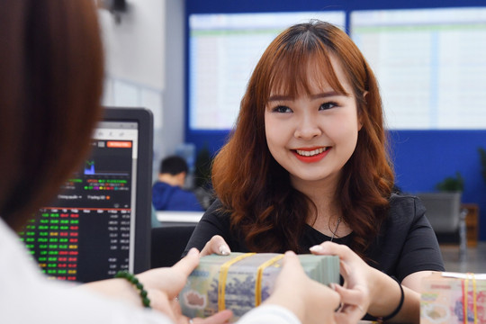 Lãi suất ngân hàng hôm nay 15/1/2025: Một nhà băng tăng lãi huy động lên 6,4%