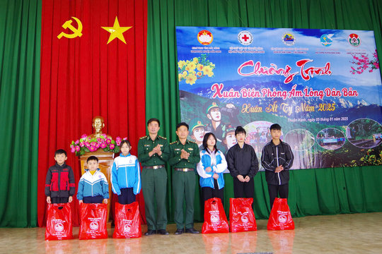 Ấm áp “Xuân biên phòng, ấm lòng dân bản” ở Đắk Nông