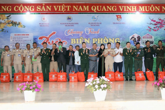 Đắk Nông tặng quà lực lượng vũ trang, Nhân dân, học sinh khu vực biên giới