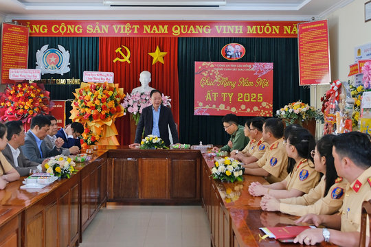 Chủ tịch UBND tỉnh Lâm Đồng Trần Hồng Thái thăm, chúc Tết các đơn vị