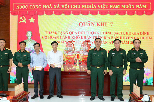 Bộ Tư lệnh Quân khu 7 thăm và tặng quà Tết tại huyện Đạ Huoai