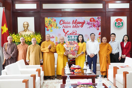 Ban Trị sự Giáo hội Phật giáo chúc tết UBND tỉnh Đắk Nông