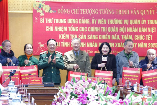 Thượng tướng Trịnh Văn Quyết kiểm tra, chúc Tết tại các địa phương, đơn vị Quân khu 4