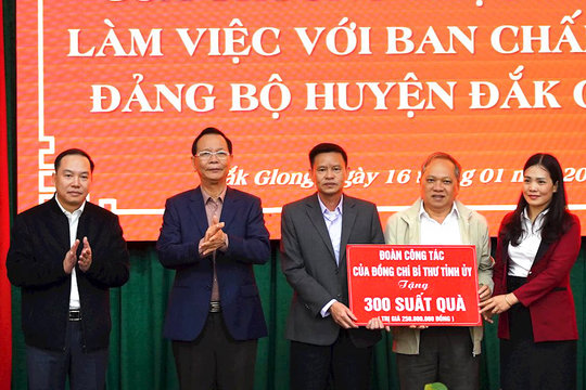 Chăm lo cho dân yên vui, ấm lòng đón tết