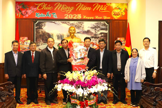 Ủy ban Đoàn kết Công giáo tỉnh Đắk Nông thăm, chúc Tết Tỉnh ủy và UBND tỉnh