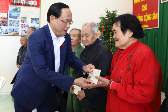Phó Chủ tịch Quốc hội Trần Quang Phương thăm, chúc tết tại biên giới Đắk Nông