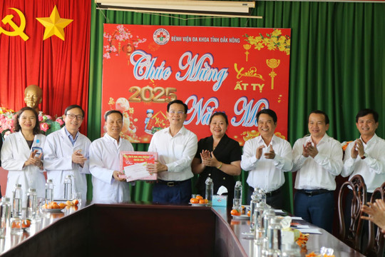 Chủ tịch UBND tỉnh Đắk Nông Hồ Văn Mười chúc tết các cơ quan, đơn vị