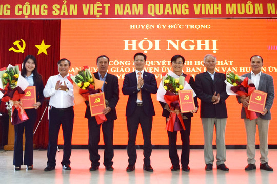 Đức Trọng: Công bố quyết định hợp nhất Ban Tuyên giáo và Ban Dân vận Huyện ủy