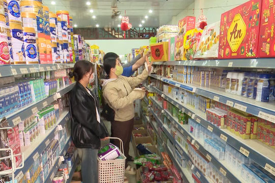 Đắk Nông nhộn nhịp thị trường hàng hóa tết
