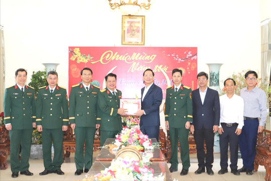 Bí thư Tỉnh ủy Ngô Thanh Danh thăm, chúc tết cán bộ, chiến sĩ Bộ Chỉ huy Quân sự tỉnh